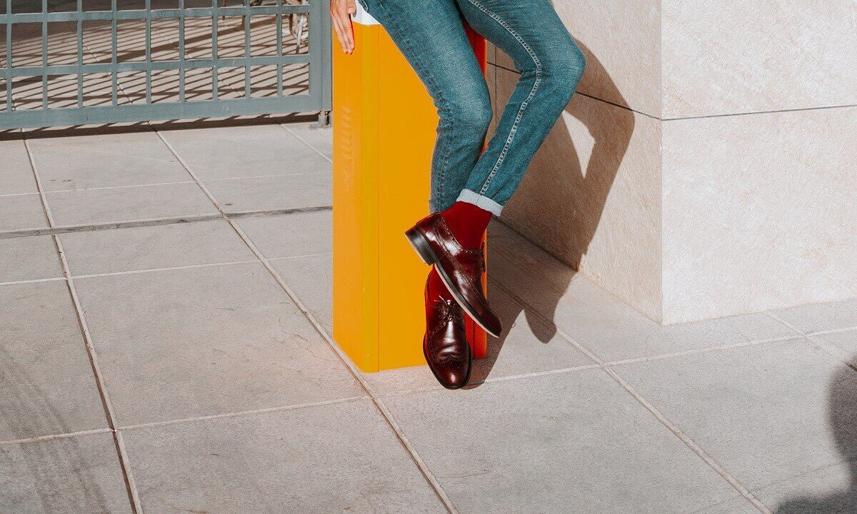 Cómo combinar zapatos de vestir con jeans: 7 reglas para lograr una apariencia elegante