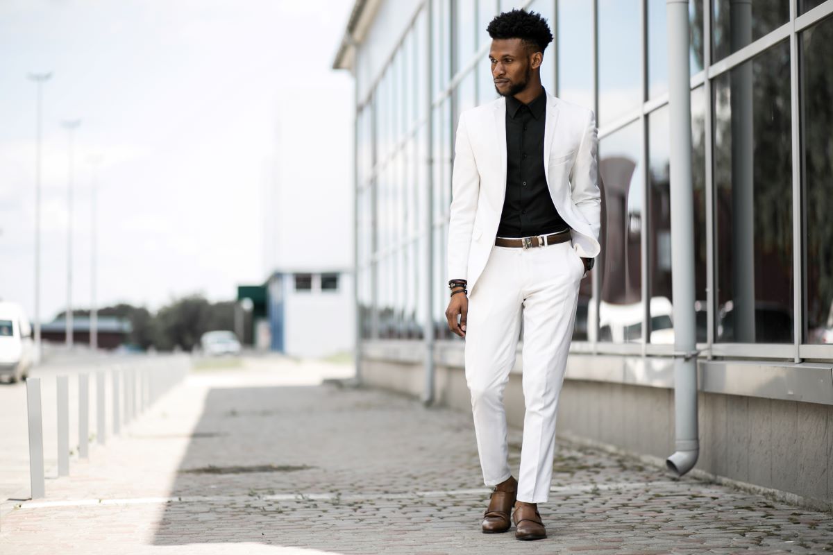 15 ideas de zapatos para usar con pantalones blancos: guía completa para hombres